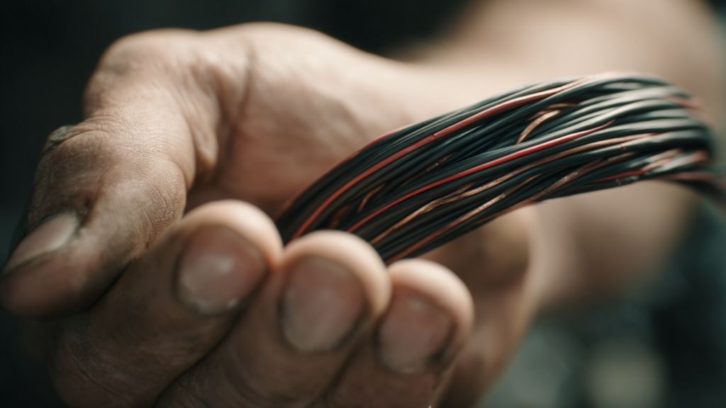 Comment préparer et organiser le chantier avant de tirer une ligne électrique ?