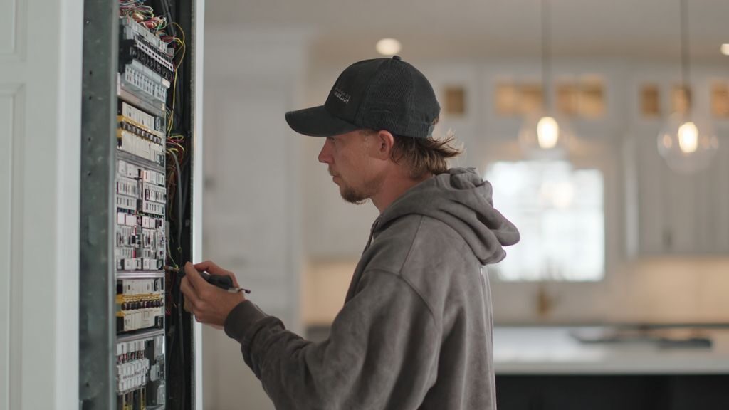 Comment se décompose le prix d’un remplacement de tableau électrique selon le type de logement